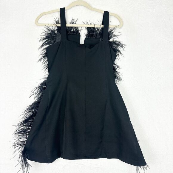 Pretty Little Thing Feather Trim Sleeveless Fitted Blazer Vest Size 4 NWT Black - Picture 3 of 7